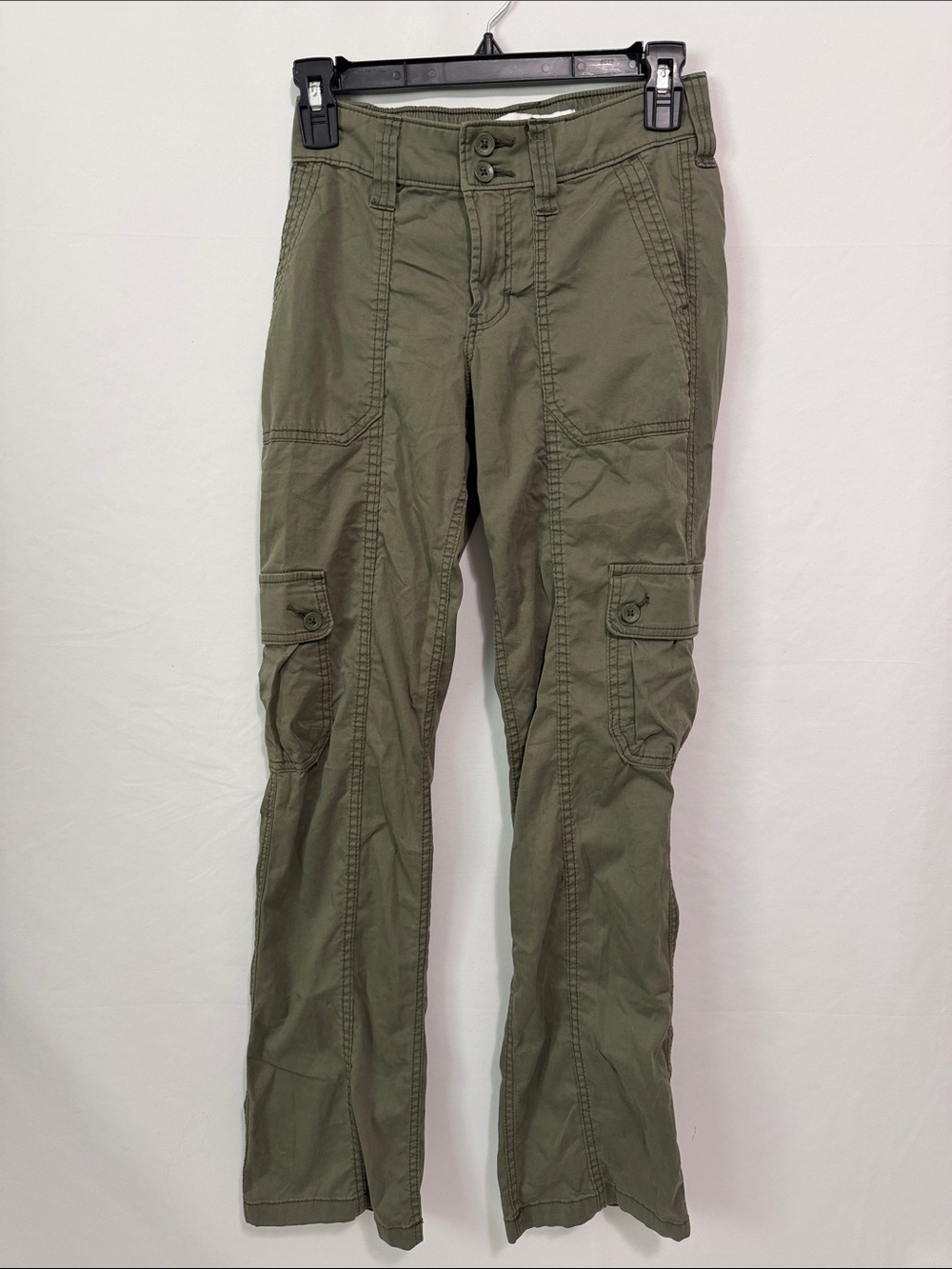 Hollister mid-rise relaxed boot cargo pants